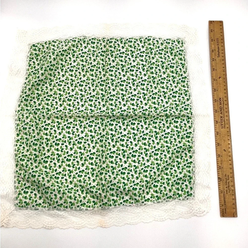 Set‎ of 4 Vintage Green Hollyberry Napkins Lace Trim Cotton Fabric Floral Decor